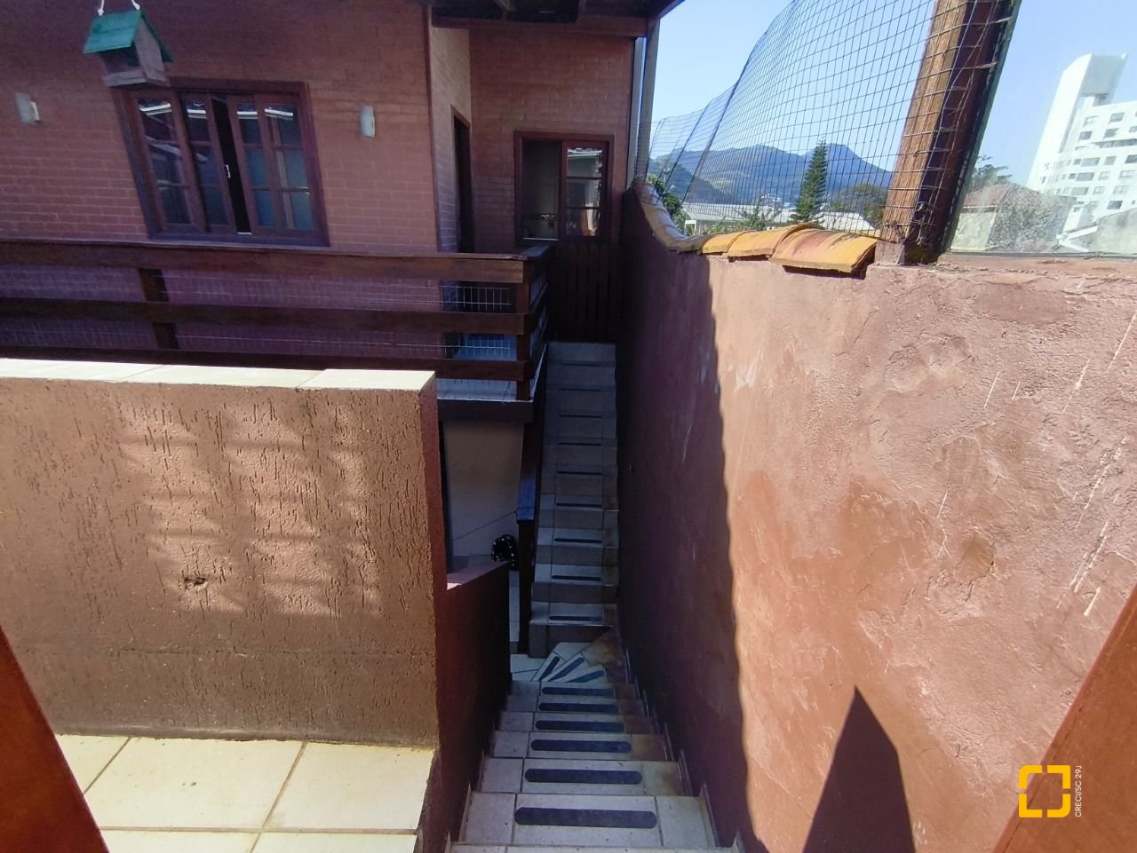 Casa com 119m², 6 quartos (sendo 2 suítes), 2 garagens, no bairro Saco dos Limões em Florianópolis