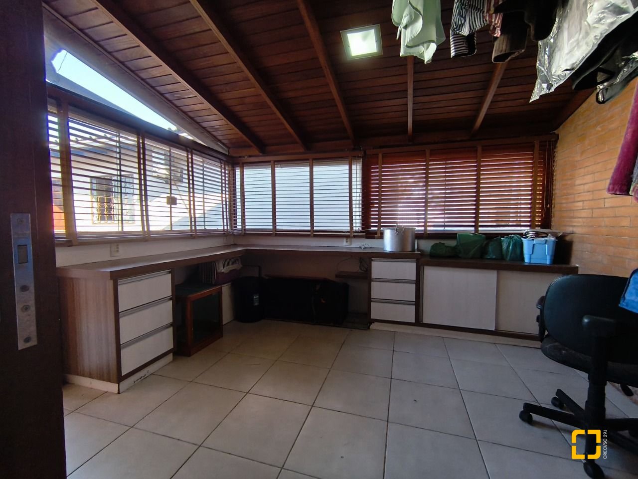 Casa com 119m², 6 quartos (sendo 2 suítes), 2 garagens, no bairro Saco dos Limões em Florianópolis