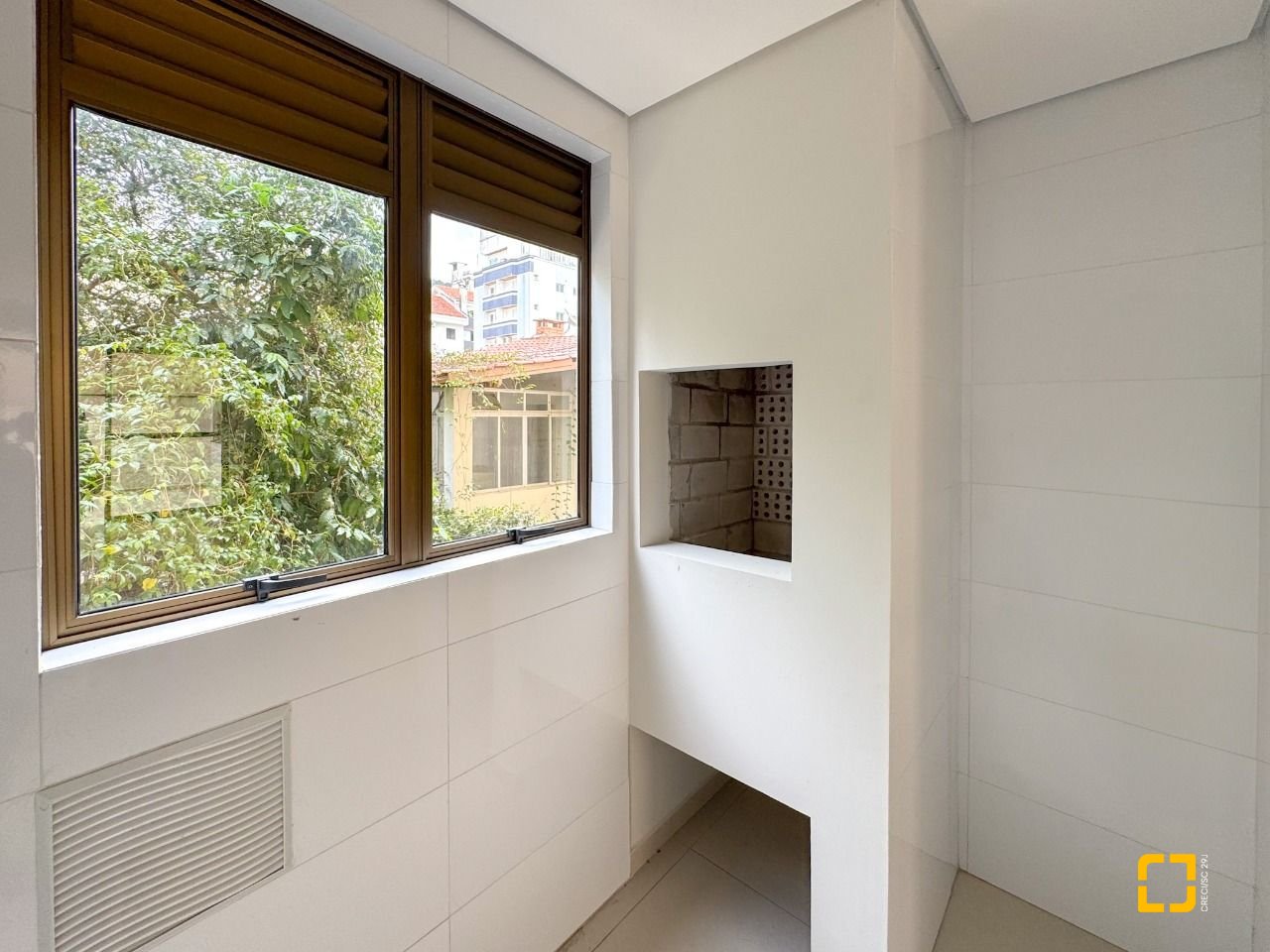 Apartamento com 105m², 3 quartos (sendo 1 suíte), 1 garagem, no bairro Trindade em Florianópolis