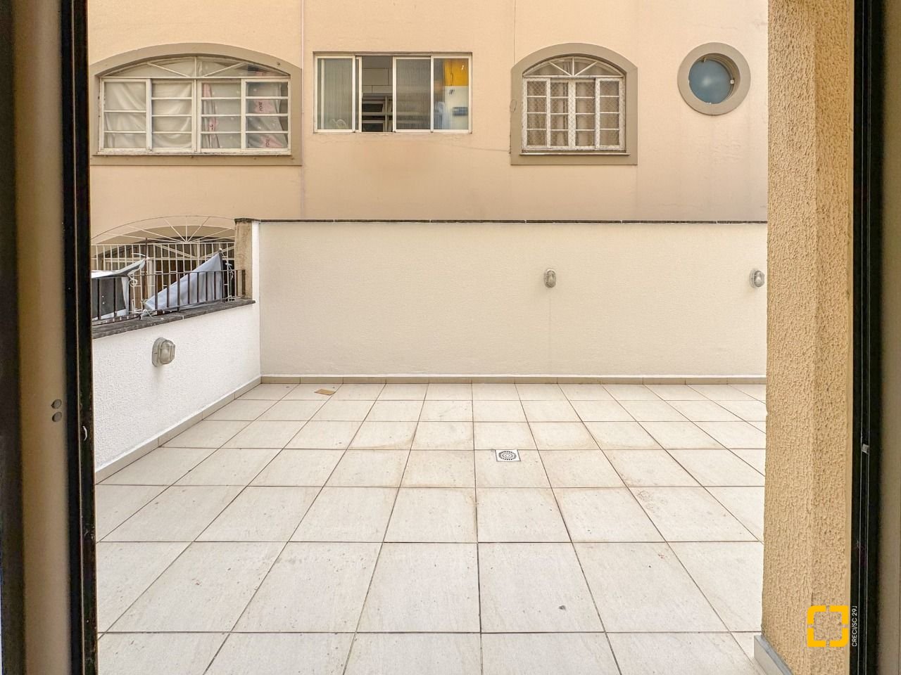 Apartamento com 105m², 3 quartos (sendo 1 suíte), 1 garagem, no bairro Trindade em Florianópolis