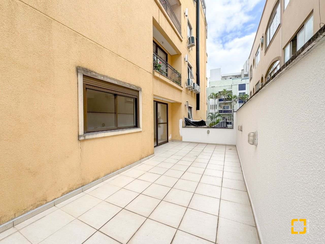 Apartamento com 105m², 3 quartos (sendo 1 suíte), 1 garagem, no bairro Trindade em Florianópolis