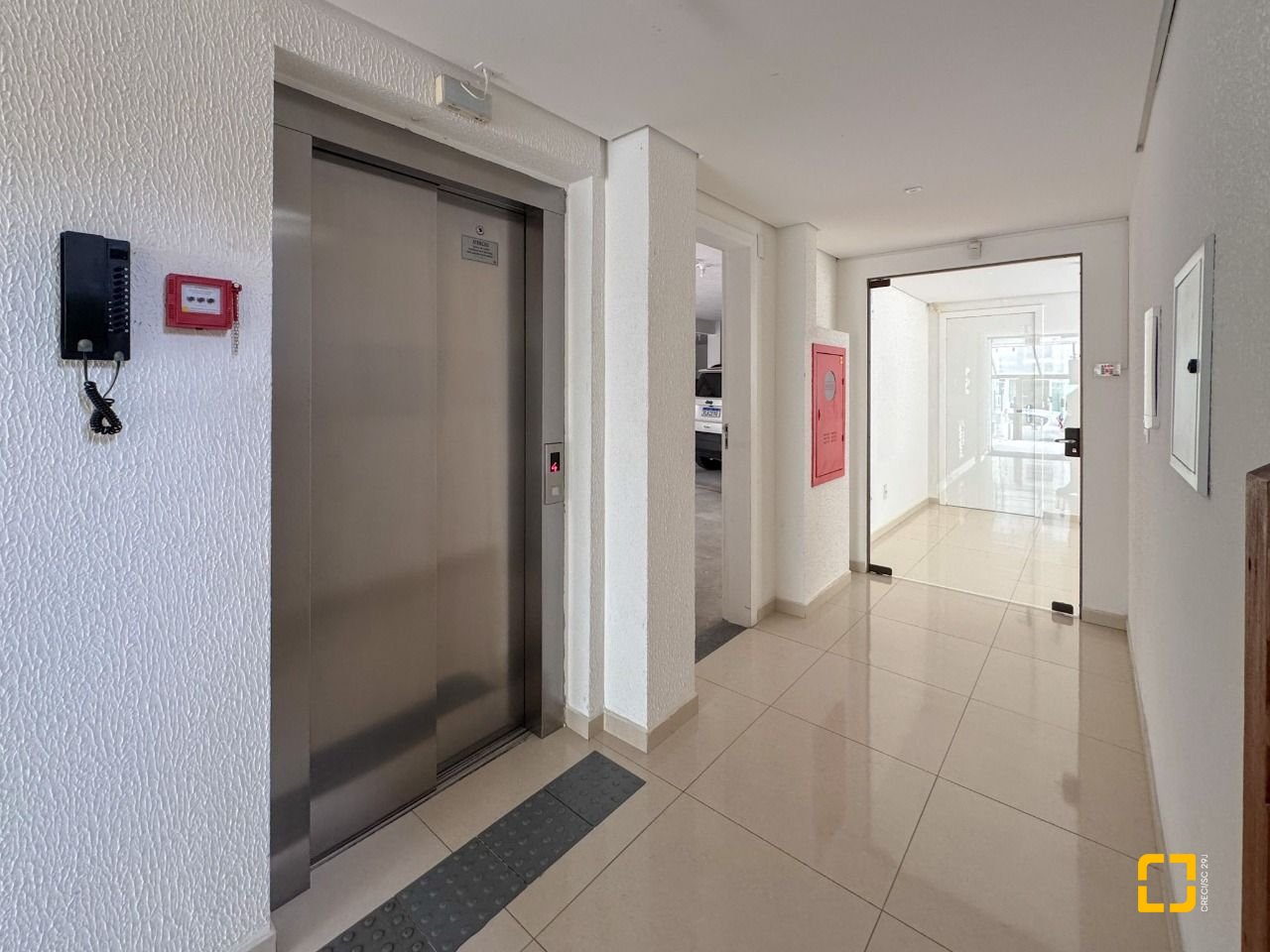 Apartamento com 105m², 3 quartos (sendo 1 suíte), 1 garagem, no bairro Trindade em Florianópolis