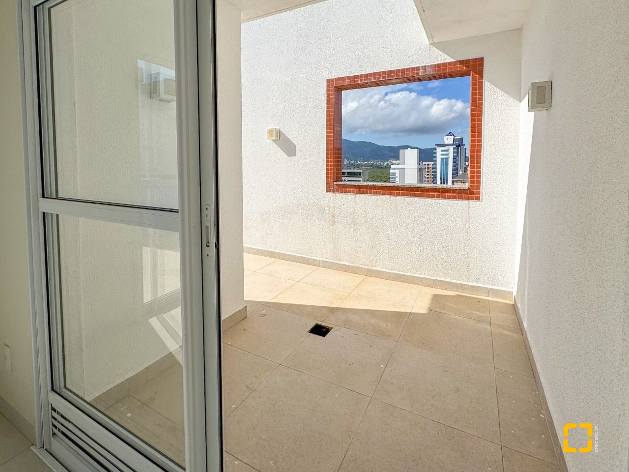 Cobertura com 156m², 4 quartos (sendo 1 suíte), 2 garagens, no bairro Agronômica em Florianópolis