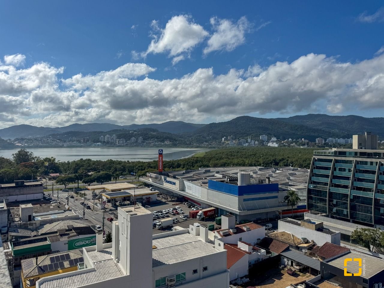 Cobertura com 156m², 4 quartos (sendo 1 suíte), 2 garagens, no bairro Agronômica em Florianópolis