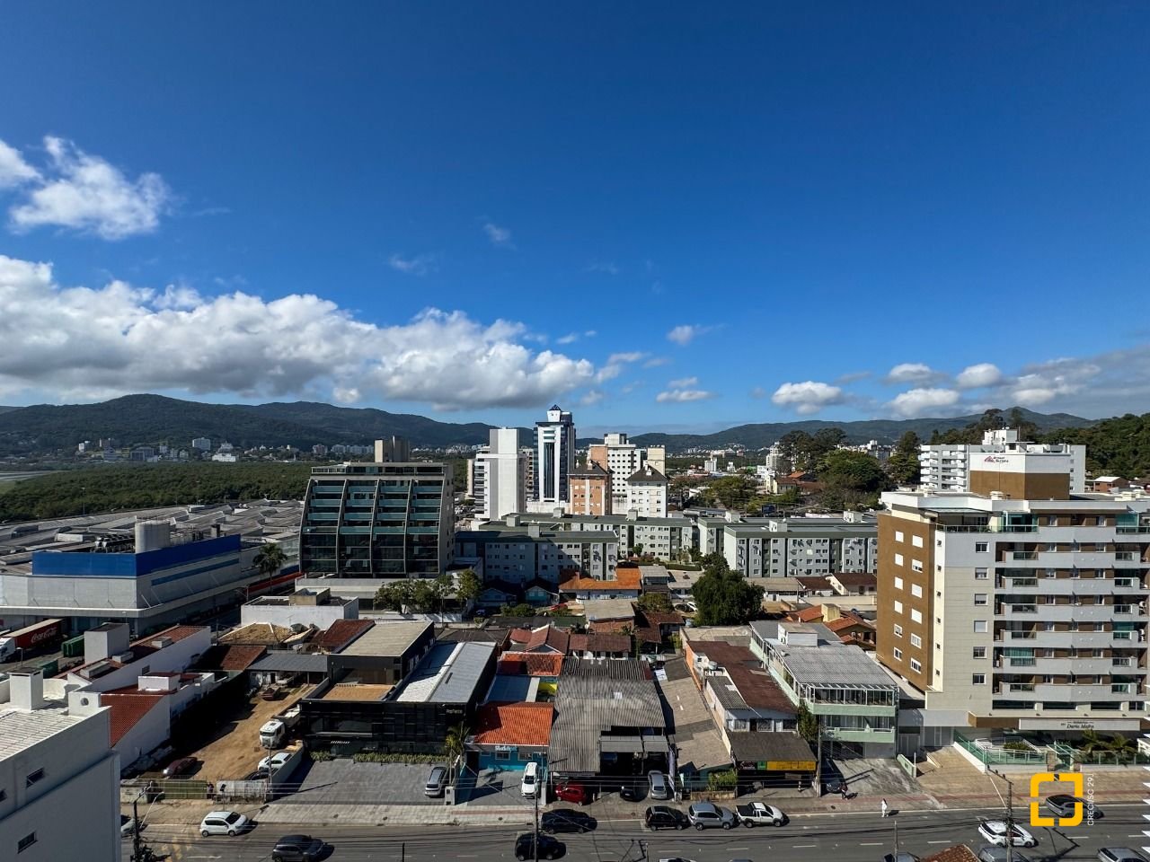Cobertura com 156m², 4 quartos (sendo 1 suíte), 2 garagens, no bairro Agronômica em Florianópolis
