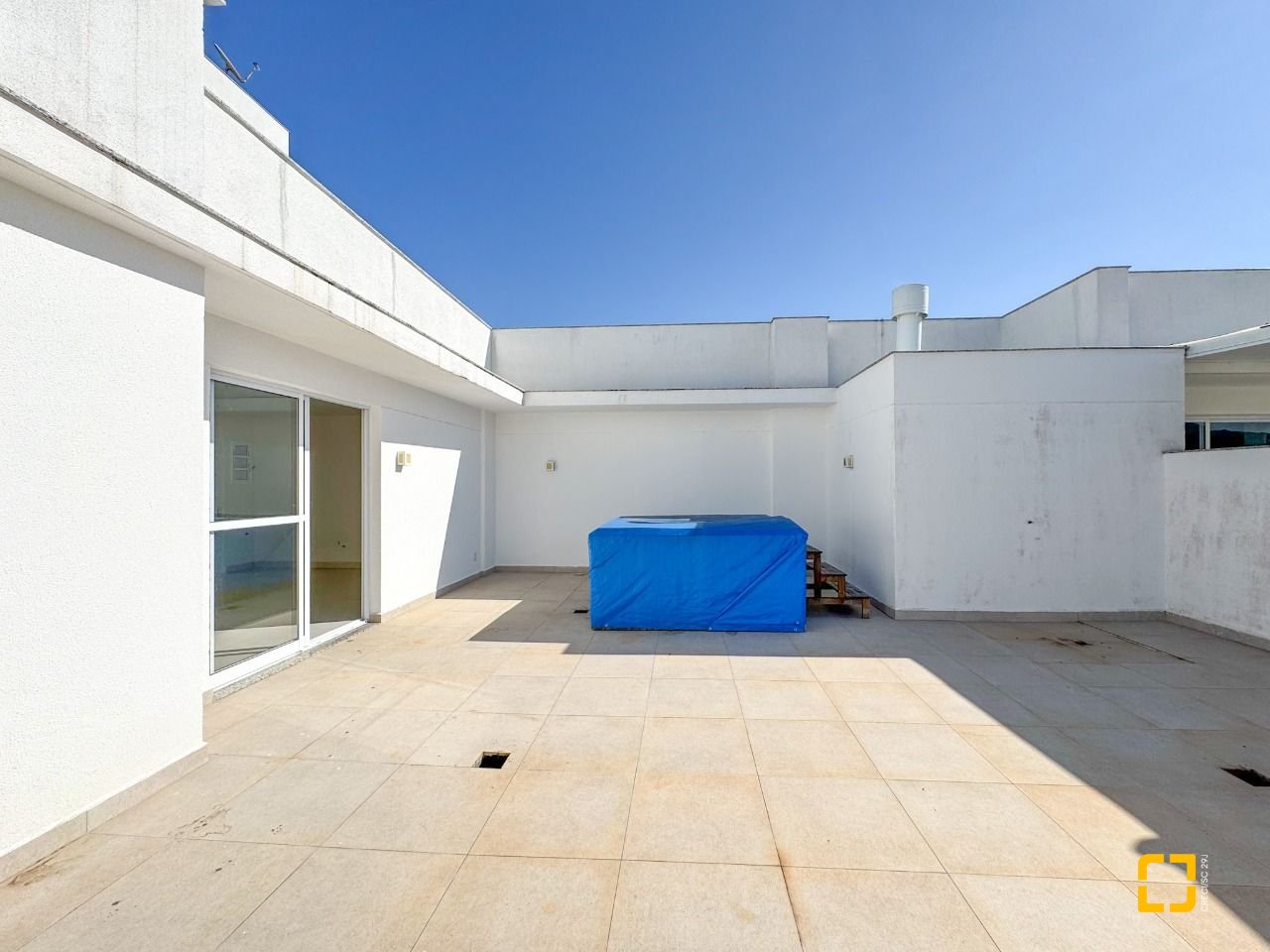 Cobertura com 156m², 4 quartos (sendo 1 suíte), 2 garagens, no bairro Agronômica em Florianópolis