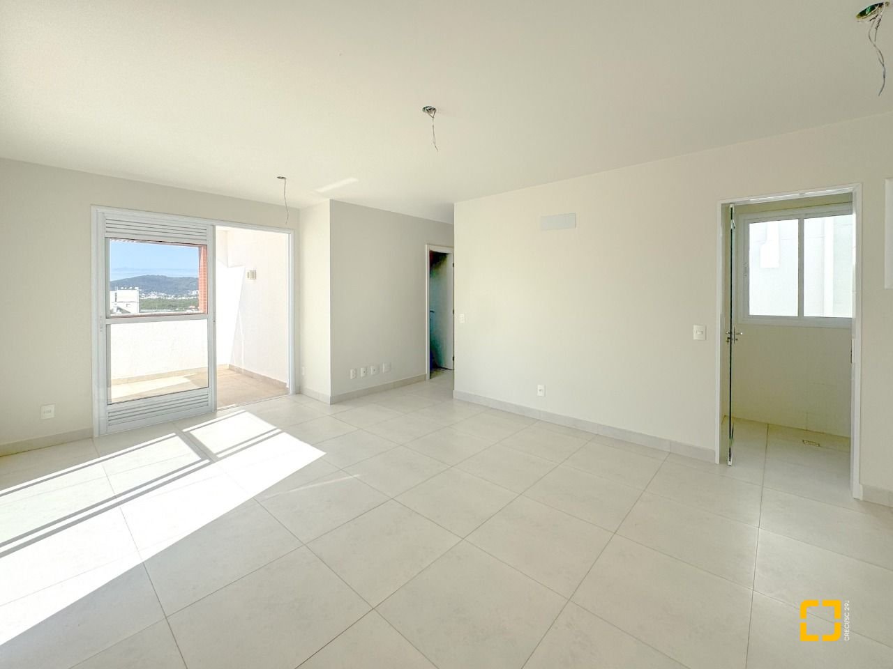 Cobertura com 156m², 4 quartos (sendo 1 suíte), 2 garagens, no bairro Agronômica em Florianópolis