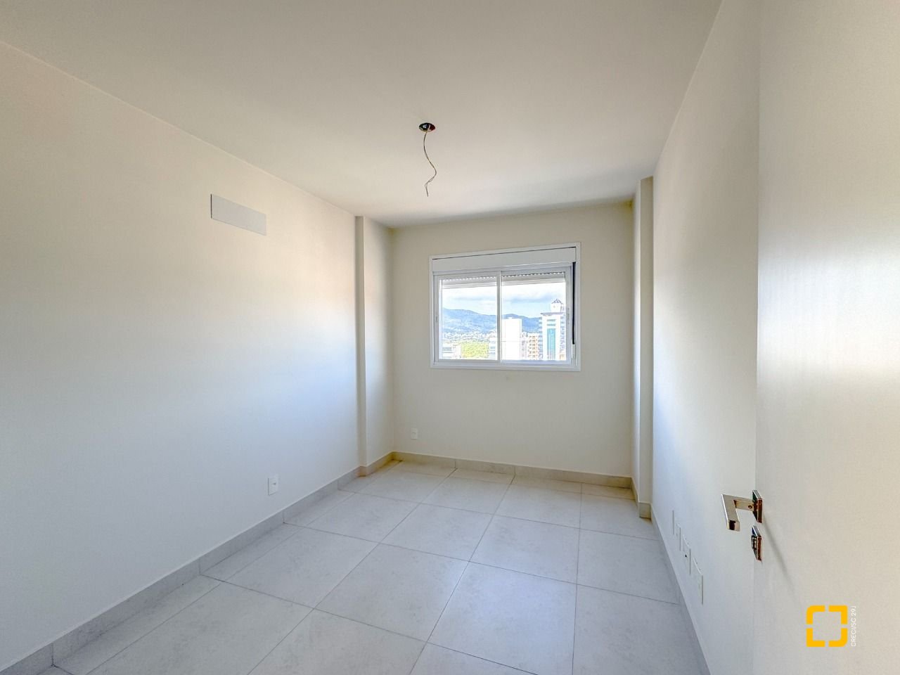 Cobertura com 156m², 4 quartos (sendo 1 suíte), 2 garagens, no bairro Agronômica em Florianópolis