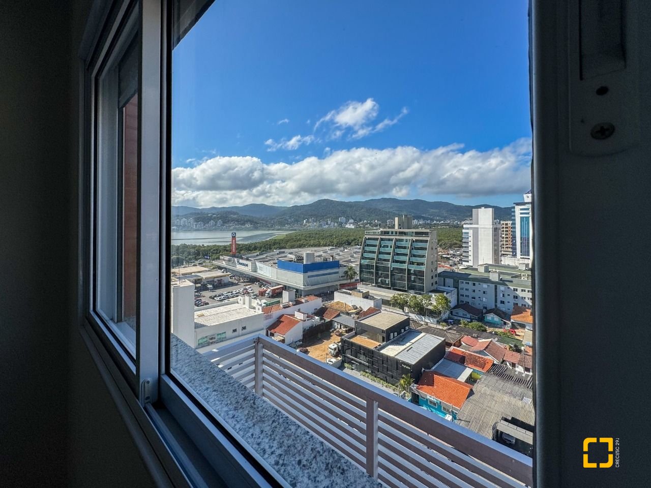 Cobertura com 156m², 4 quartos (sendo 1 suíte), 2 garagens, no bairro Agronômica em Florianópolis