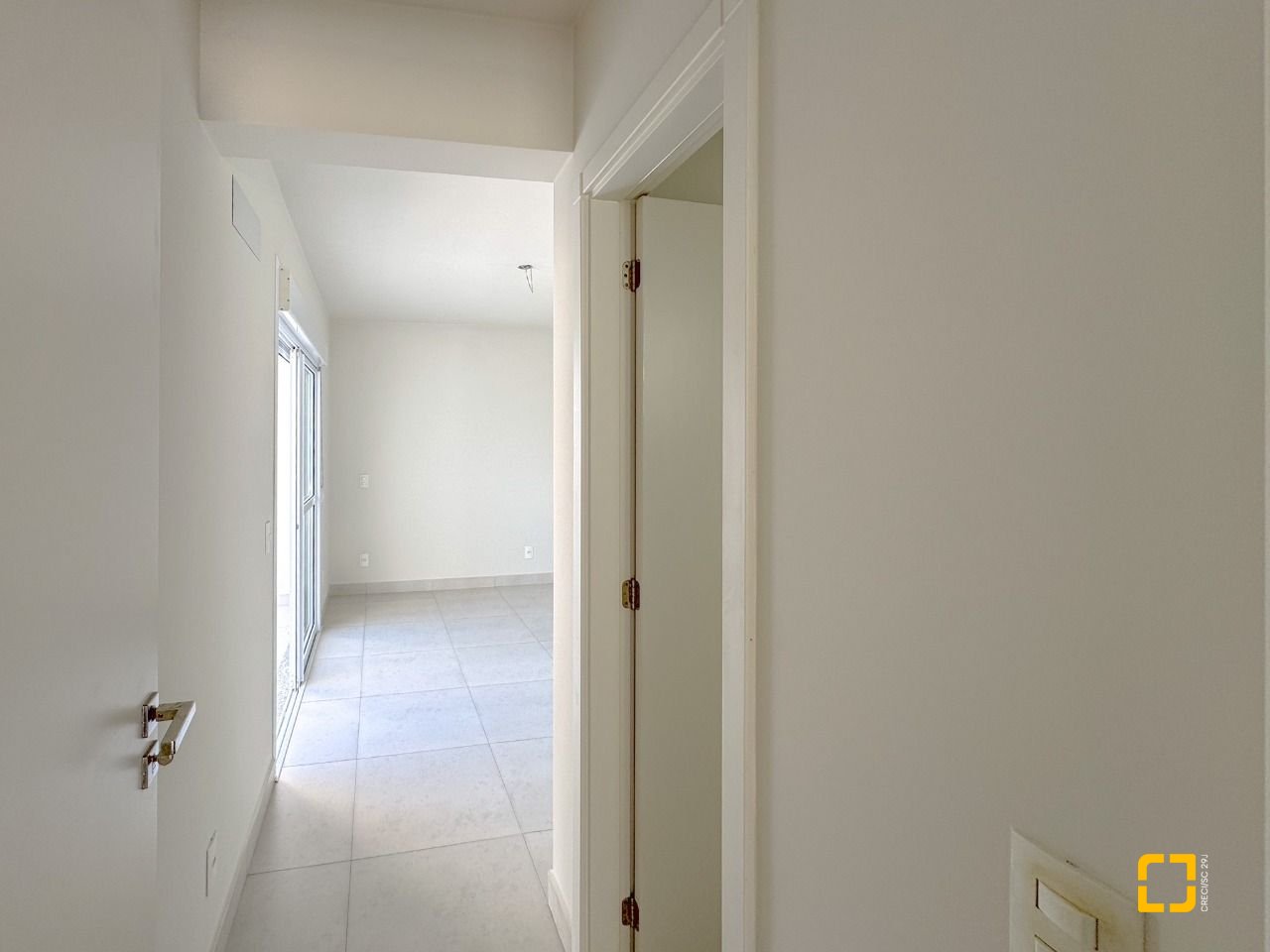 Cobertura com 156m², 4 quartos (sendo 1 suíte), 2 garagens, no bairro Agronômica em Florianópolis