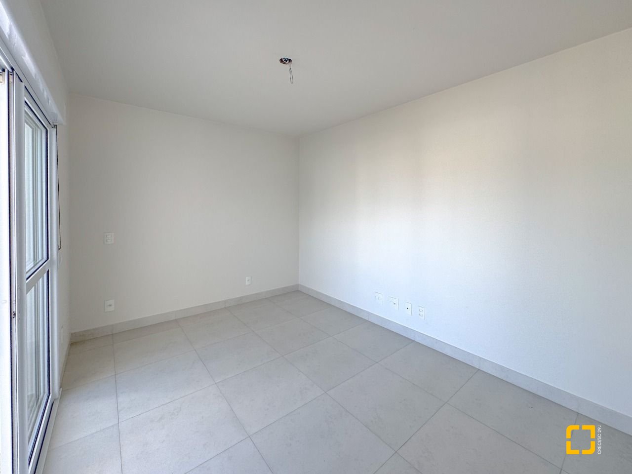 Cobertura com 156m², 4 quartos (sendo 1 suíte), 2 garagens, no bairro Agronômica em Florianópolis