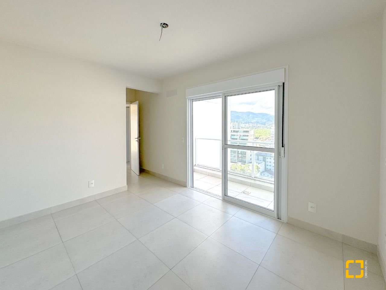 Cobertura com 156m², 4 quartos (sendo 1 suíte), 2 garagens, no bairro Agronômica em Florianópolis