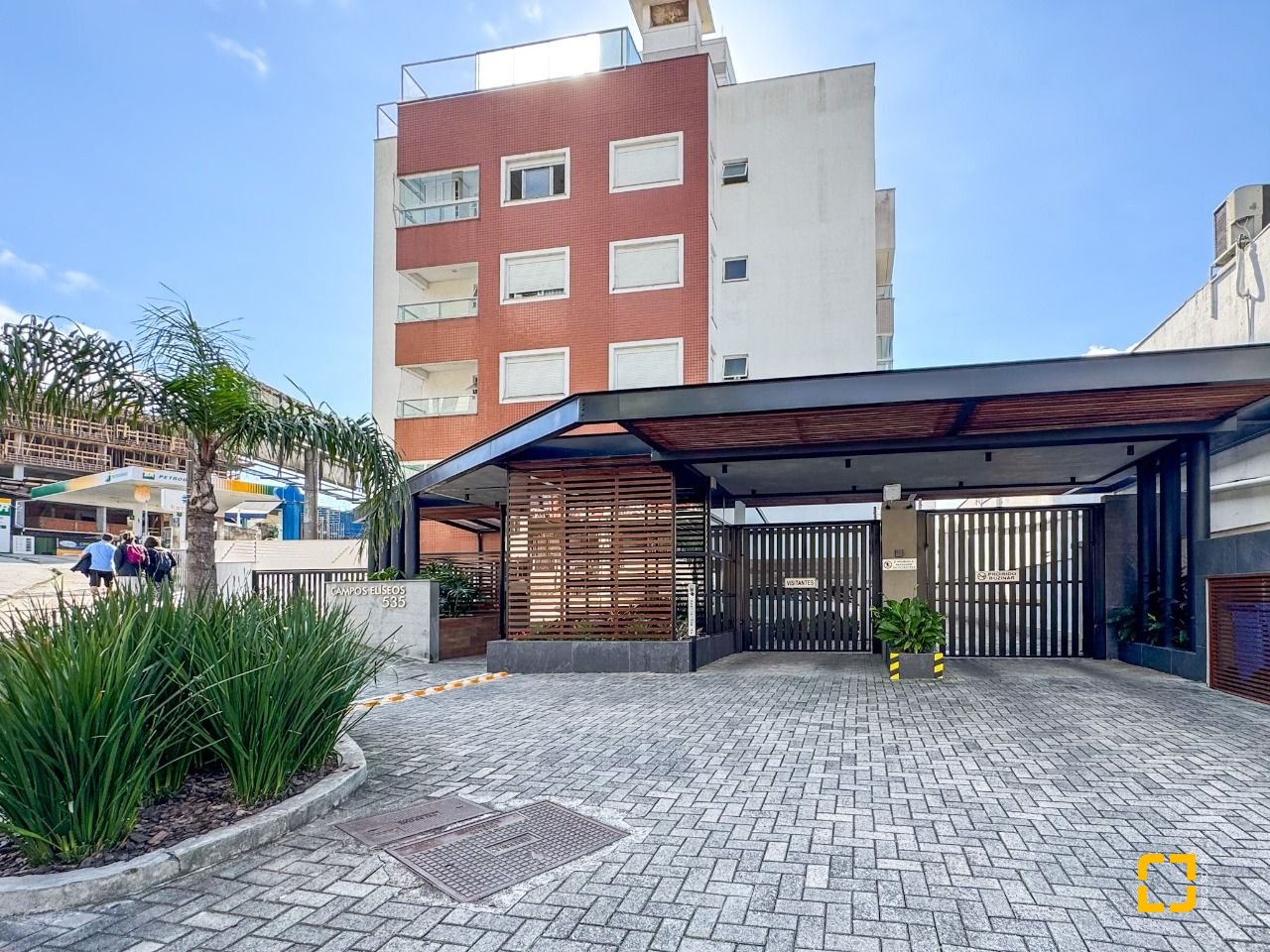 Cobertura com 156m², 4 quartos (sendo 1 suíte), 2 garagens, no bairro Agronômica em Florianópolis