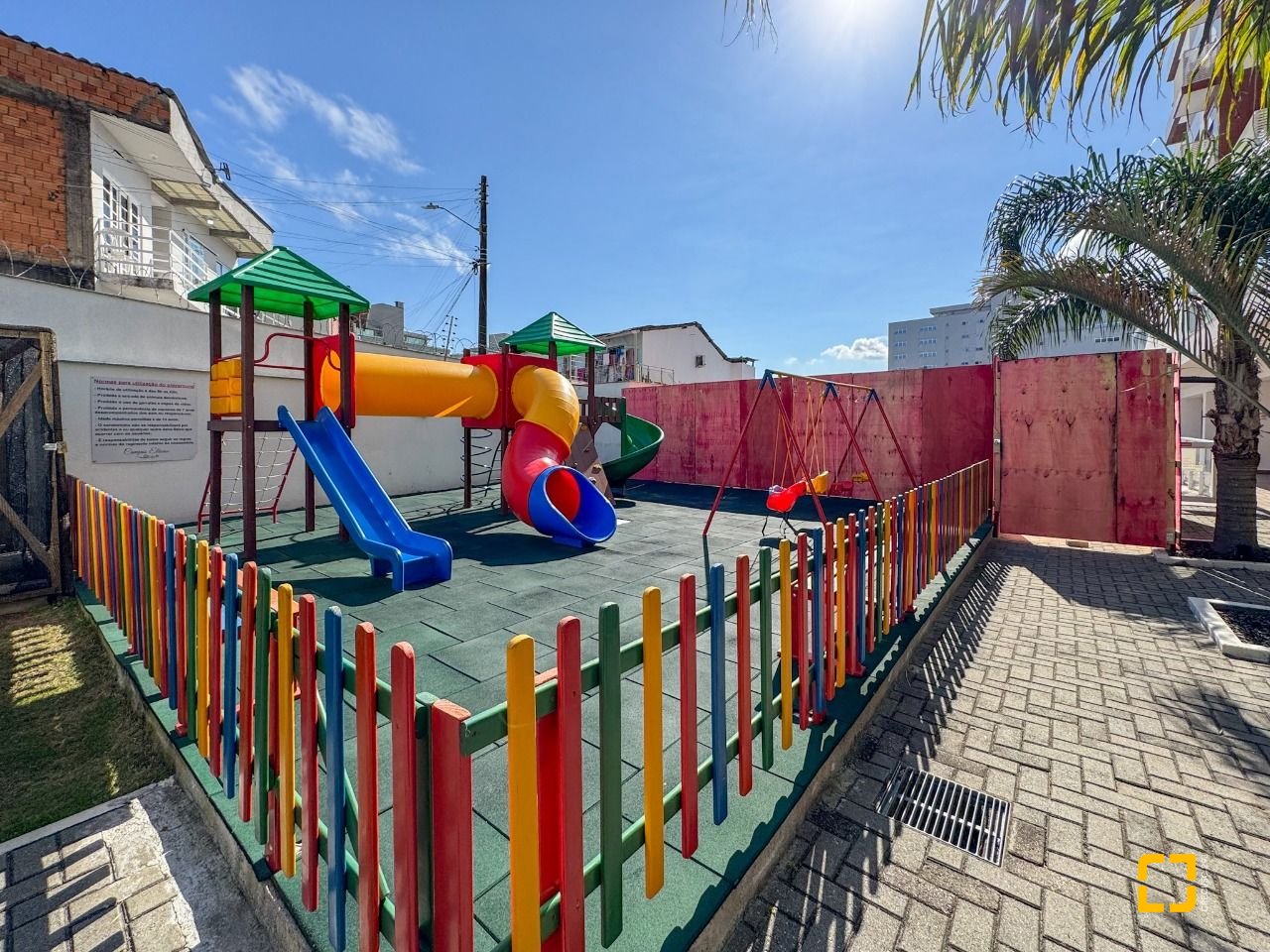 Cobertura com 156m², 4 quartos (sendo 1 suíte), 2 garagens, no bairro Agronômica em Florianópolis