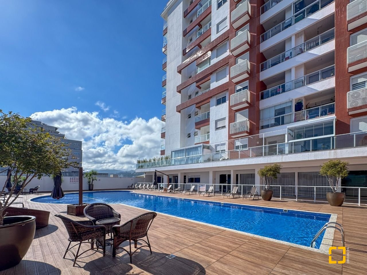 Cobertura com 156m², 4 quartos (sendo 1 suíte), 2 garagens, no bairro Agronômica em Florianópolis