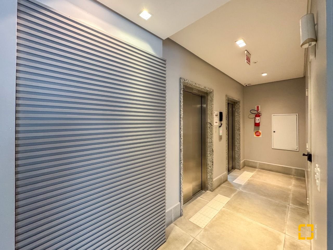 Cobertura com 156m², 4 quartos (sendo 1 suíte), 2 garagens, no bairro Agronômica em Florianópolis
