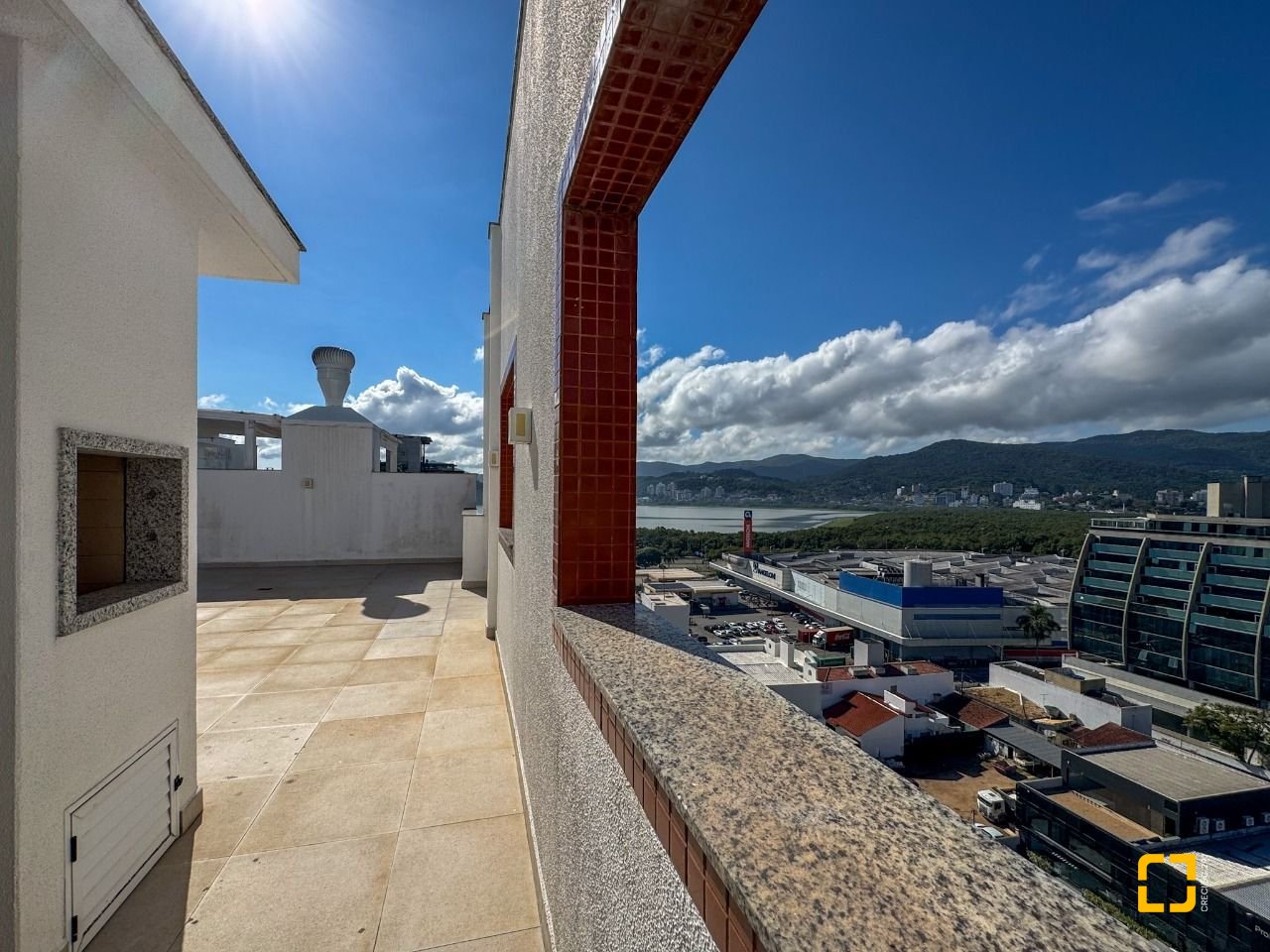 Cobertura com 156m², 4 quartos (sendo 1 suíte), 2 garagens, no bairro Agronômica em Florianópolis
