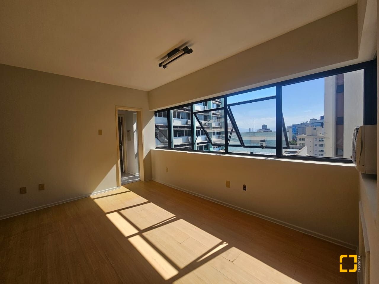 Sala com 60m², 1 garagem, no bairro Centro em Florianópolis