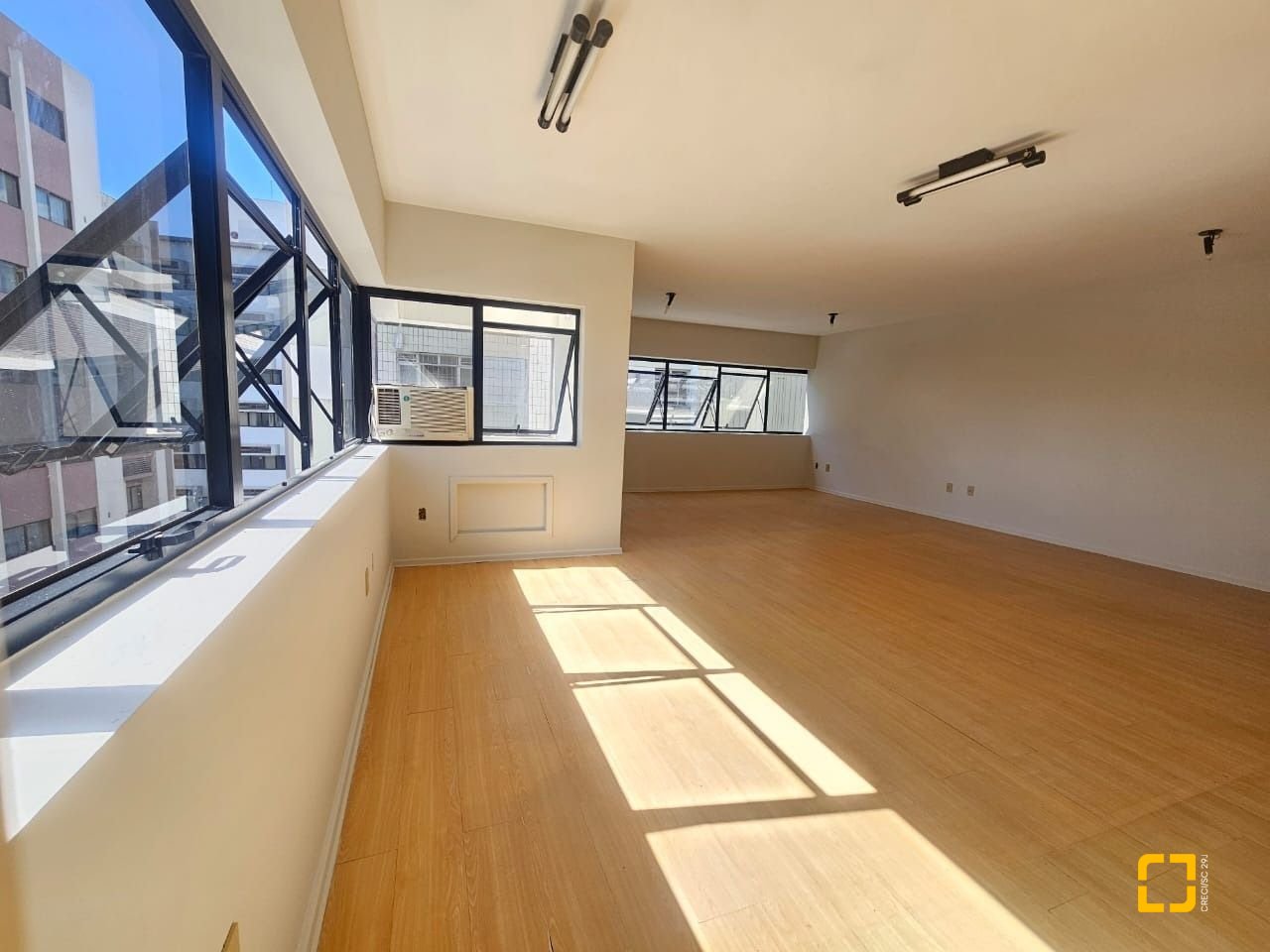 Sala com 60m², 1 garagem, no bairro Centro em Florianópolis