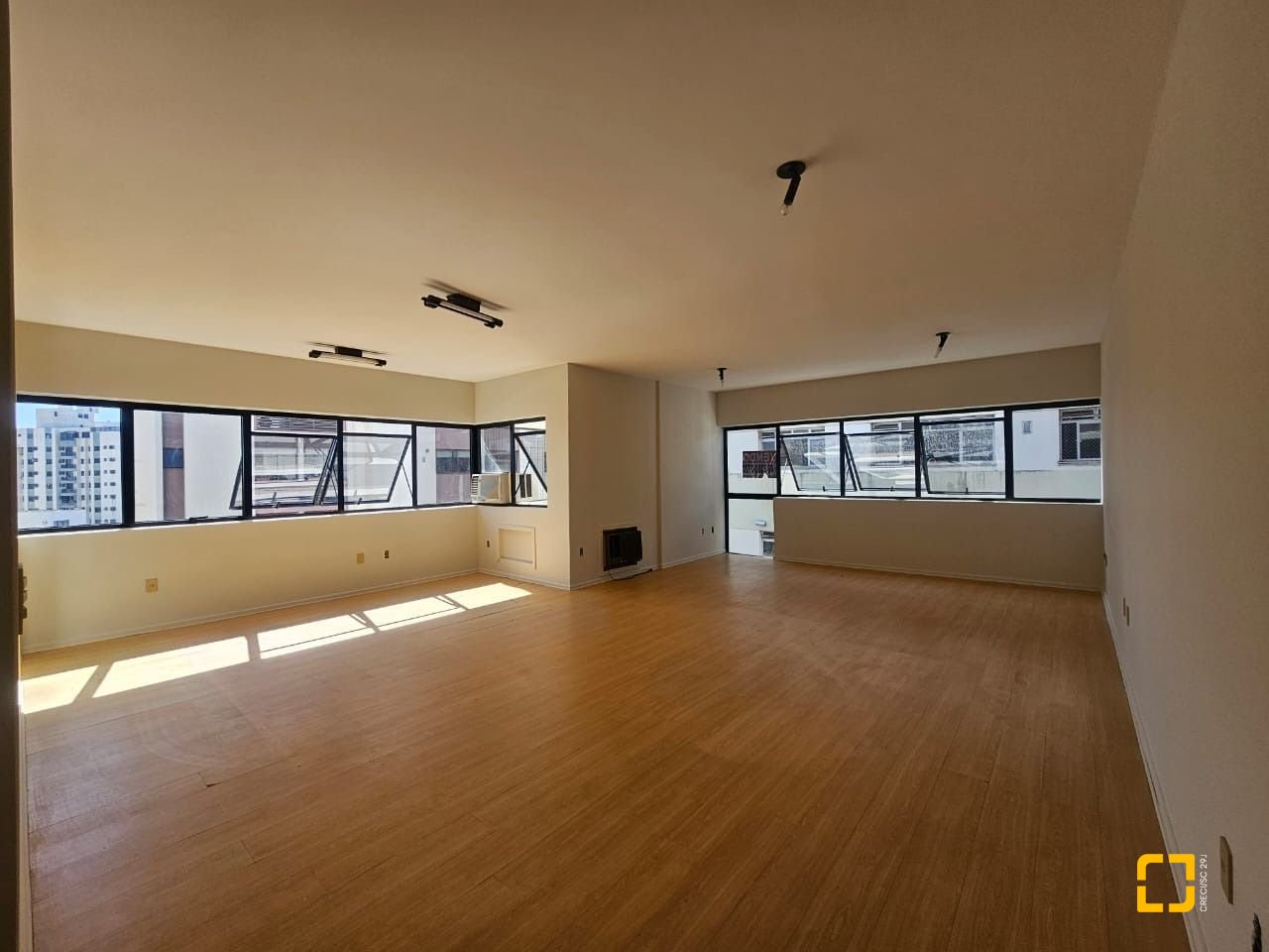 Sala com 60m², 1 garagem, no bairro Centro em Florianópolis