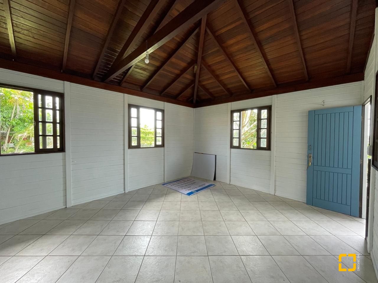 Hotel com 228m², 11 quartos, no bairro Barra da Lagoa em Florianópolis