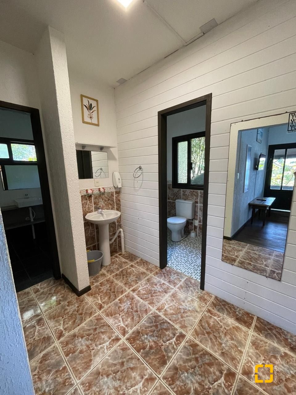 Hotel com 228m², 11 quartos, no bairro Barra da Lagoa em Florianópolis
