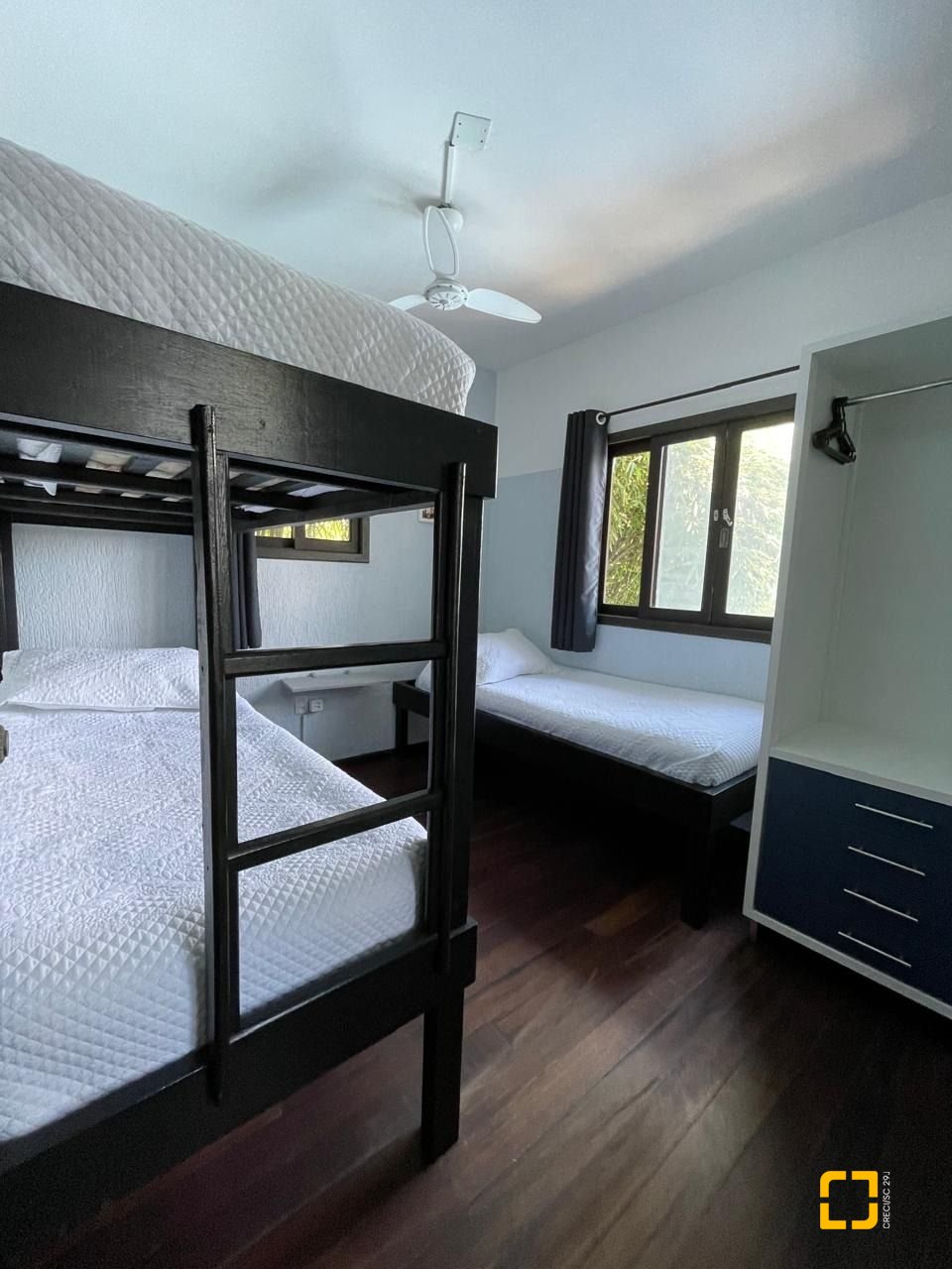 Hotel com 228m², 11 quartos, no bairro Barra da Lagoa em Florianópolis