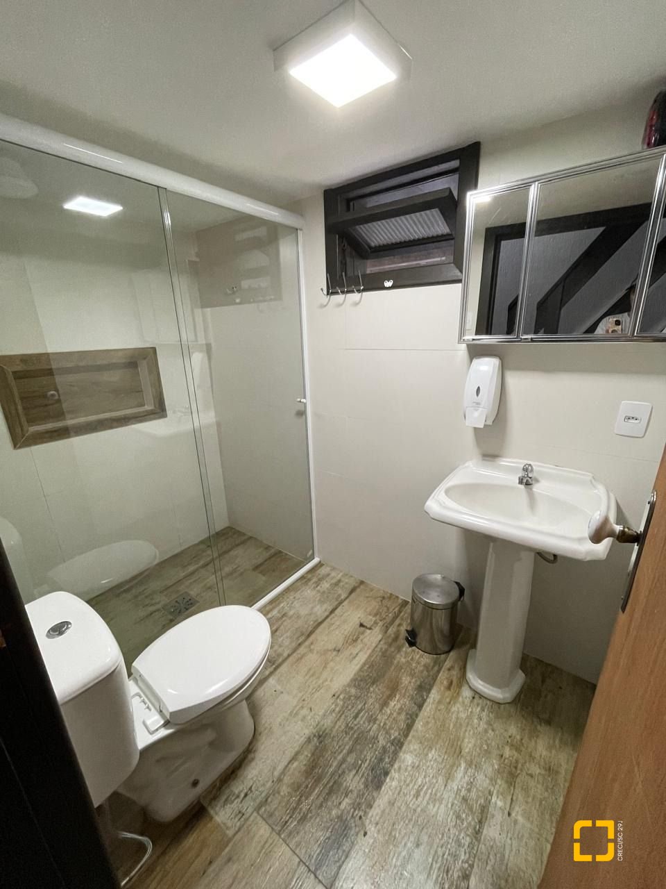 Hotel com 228m², 11 quartos, no bairro Barra da Lagoa em Florianópolis
