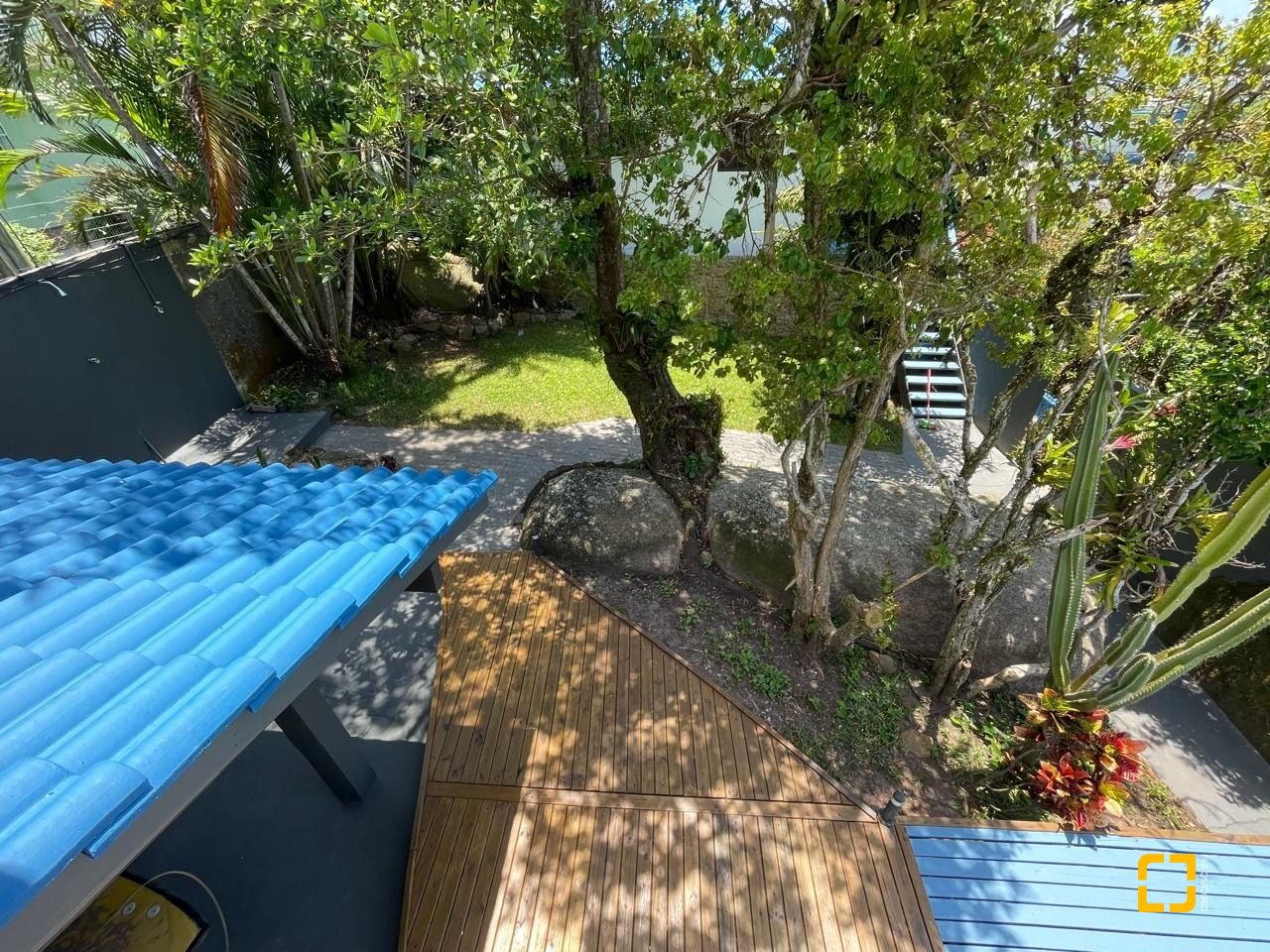 Hotel com 228m², 11 quartos, no bairro Barra da Lagoa em Florianópolis