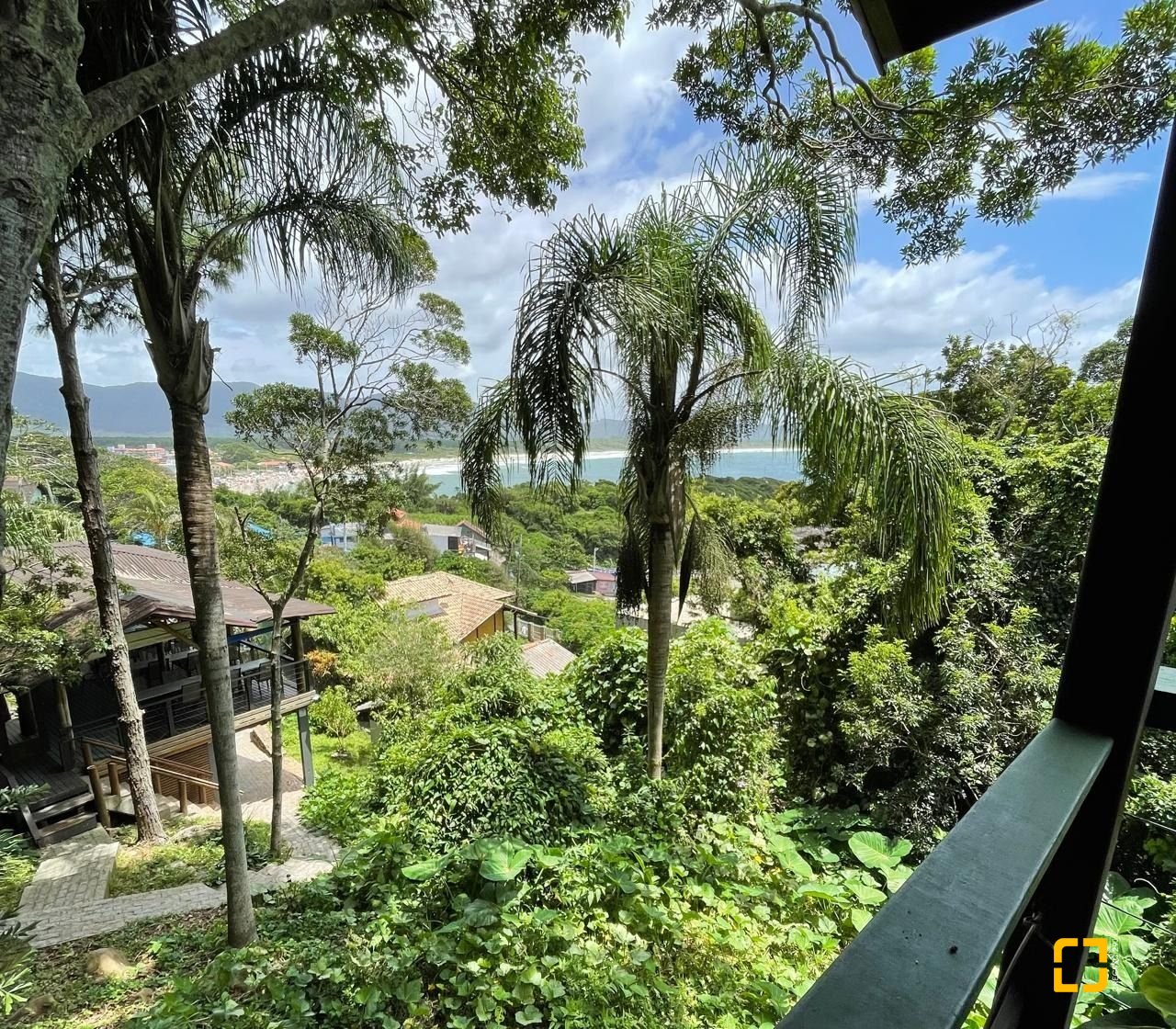 Hotel com 228m², 11 quartos, no bairro Barra da Lagoa em Florianópolis