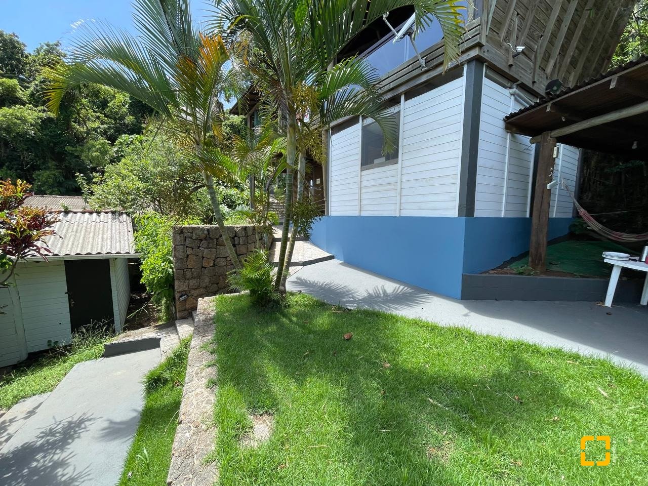 Hotel com 228m², 11 quartos, no bairro Barra da Lagoa em Florianópolis