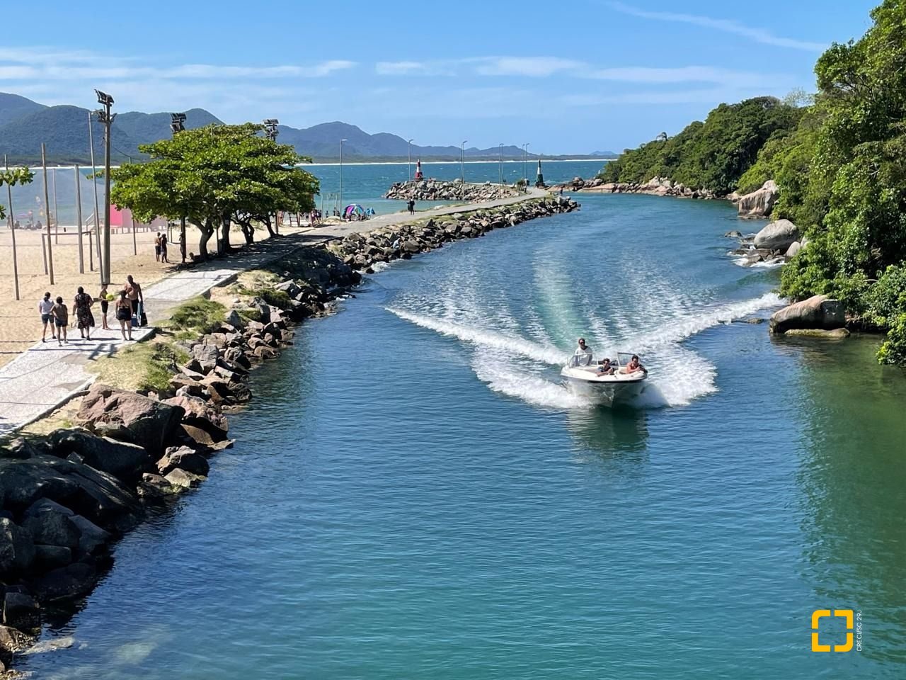 Hotel com 228m², 11 quartos, no bairro Barra da Lagoa em Florianópolis
