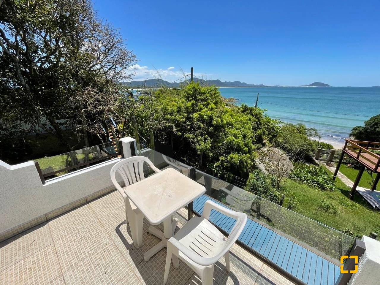 Hotel com 228m², 11 quartos, no bairro Barra da Lagoa em Florianópolis