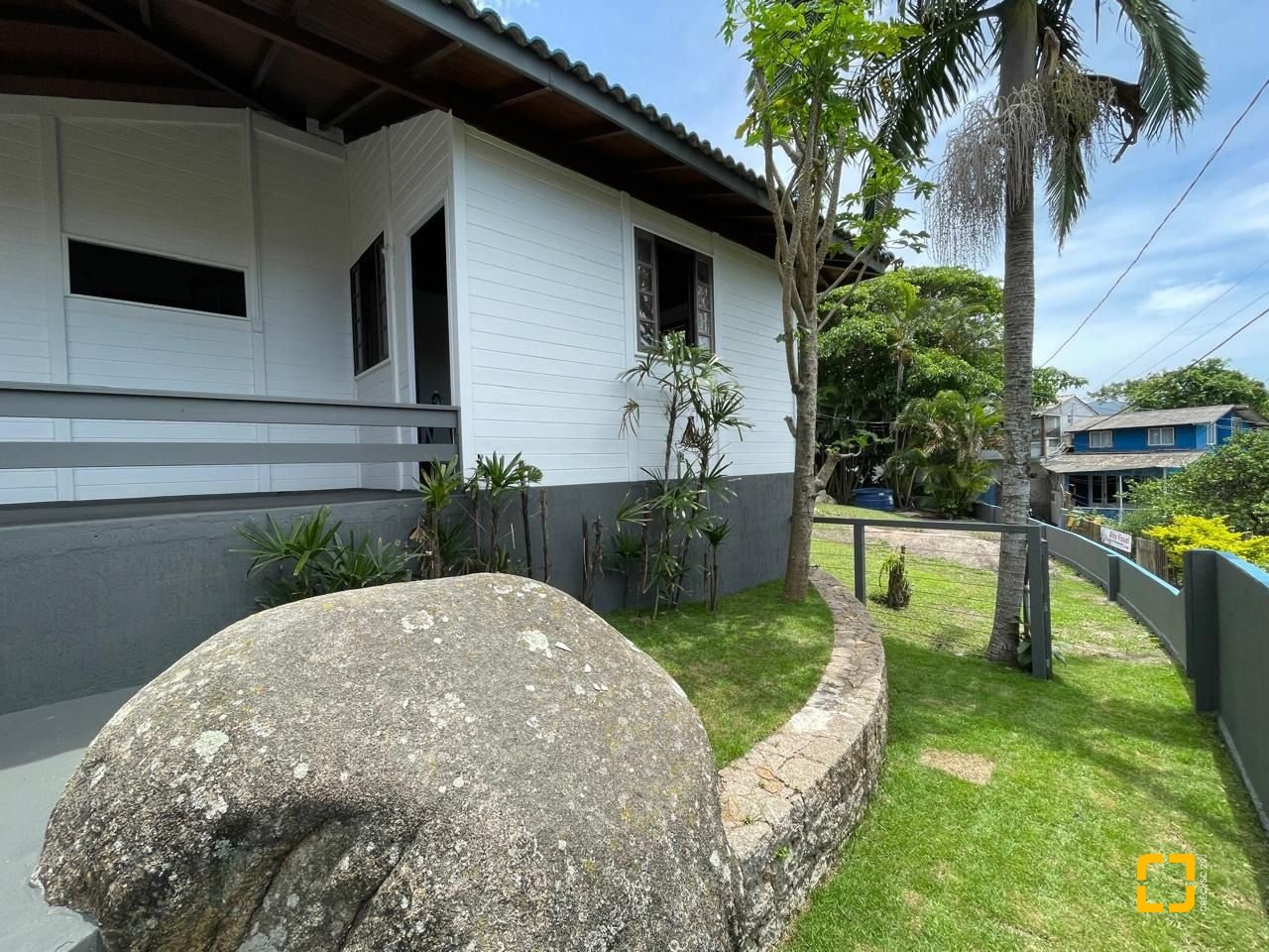 Hotel com 228m², 11 quartos, no bairro Barra da Lagoa em Florianópolis