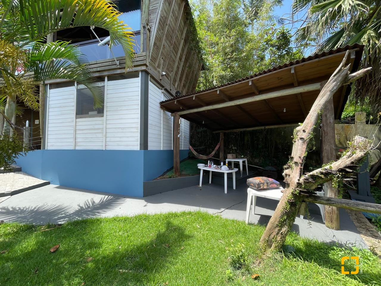 Hotel com 228m², 11 quartos, no bairro Barra da Lagoa em Florianópolis
