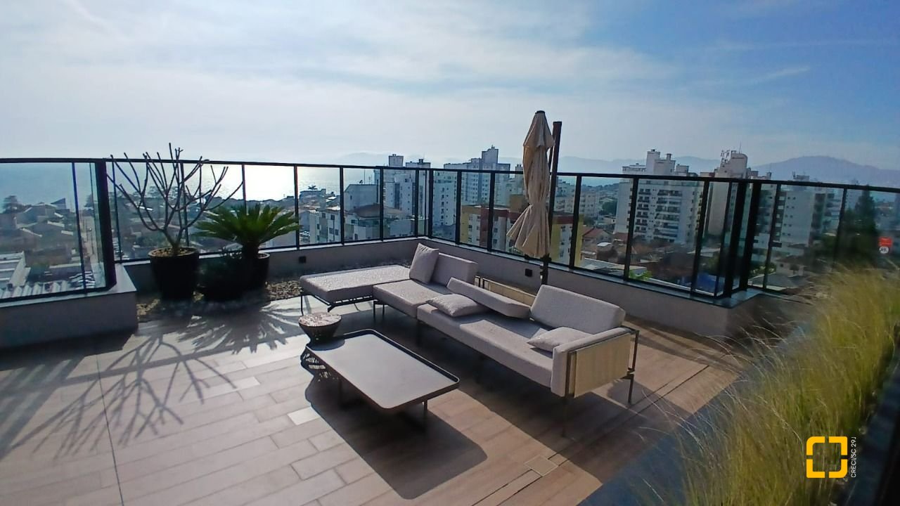 Apartamento com 69m², 3 quartos (sendo 1 suíte), 1 garagem, no bairro Estreito em Florianópolis