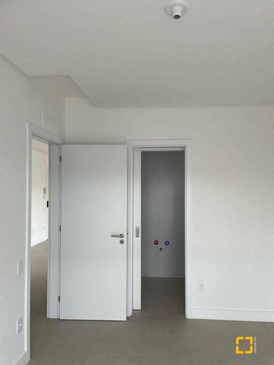 Apartamento com 69m², 3 quartos (sendo 1 suíte), 1 garagem, no bairro Estreito em Florianópolis
