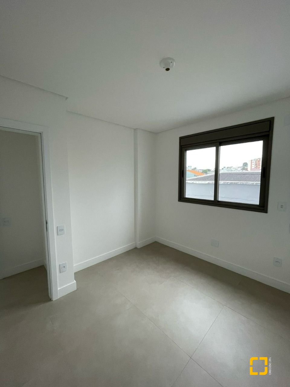 Apartamento com 69m², 3 quartos (sendo 1 suíte), 1 garagem, no bairro Estreito em Florianópolis