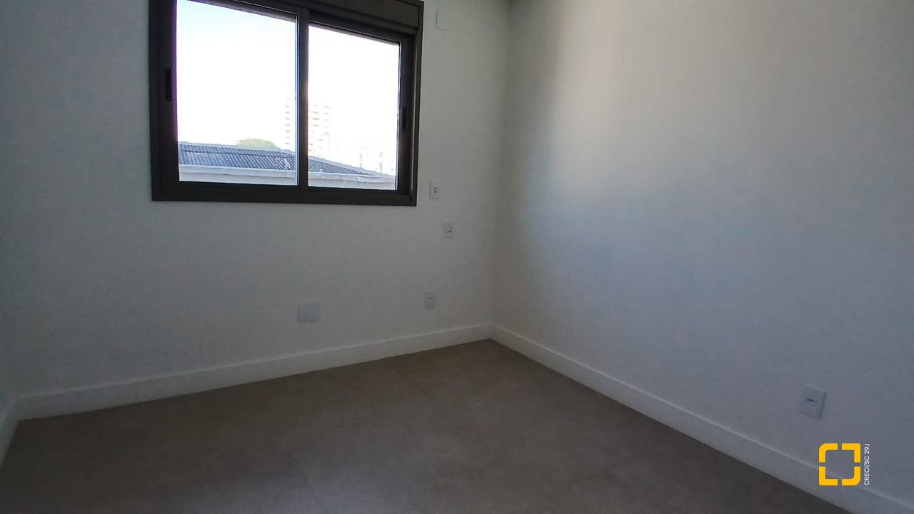 Apartamento com 69m², 3 quartos (sendo 1 suíte), 1 garagem, no bairro Estreito em Florianópolis