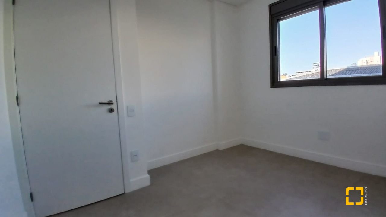 Apartamento com 69m², 3 quartos (sendo 1 suíte), 1 garagem, no bairro Estreito em Florianópolis
