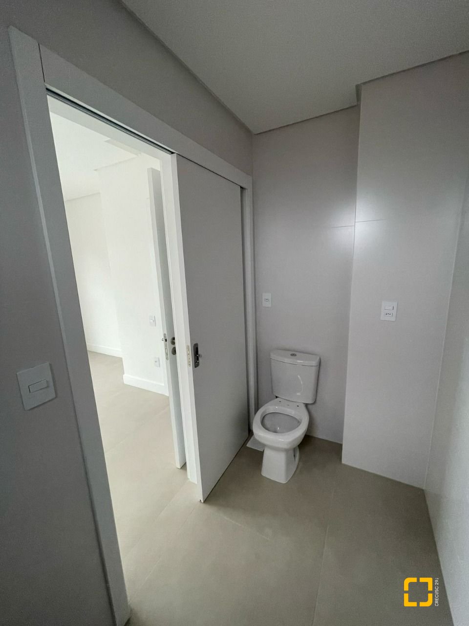 Apartamento com 69m², 3 quartos (sendo 1 suíte), 1 garagem, no bairro Estreito em Florianópolis