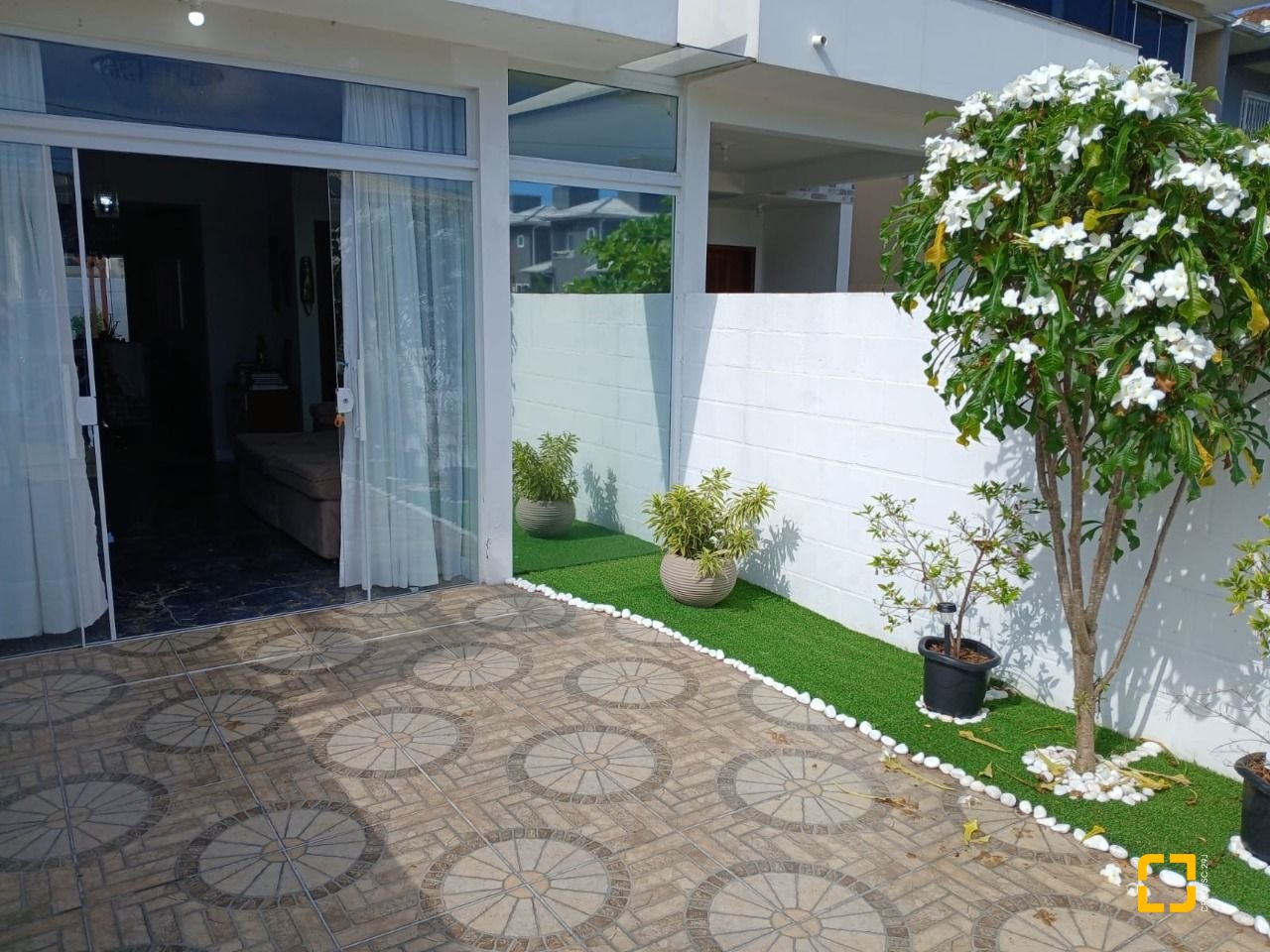 Casa com 91m², 4 quartos (sendo 2 suítes), 2 garagens, no bairro Ingleses em Florianópolis