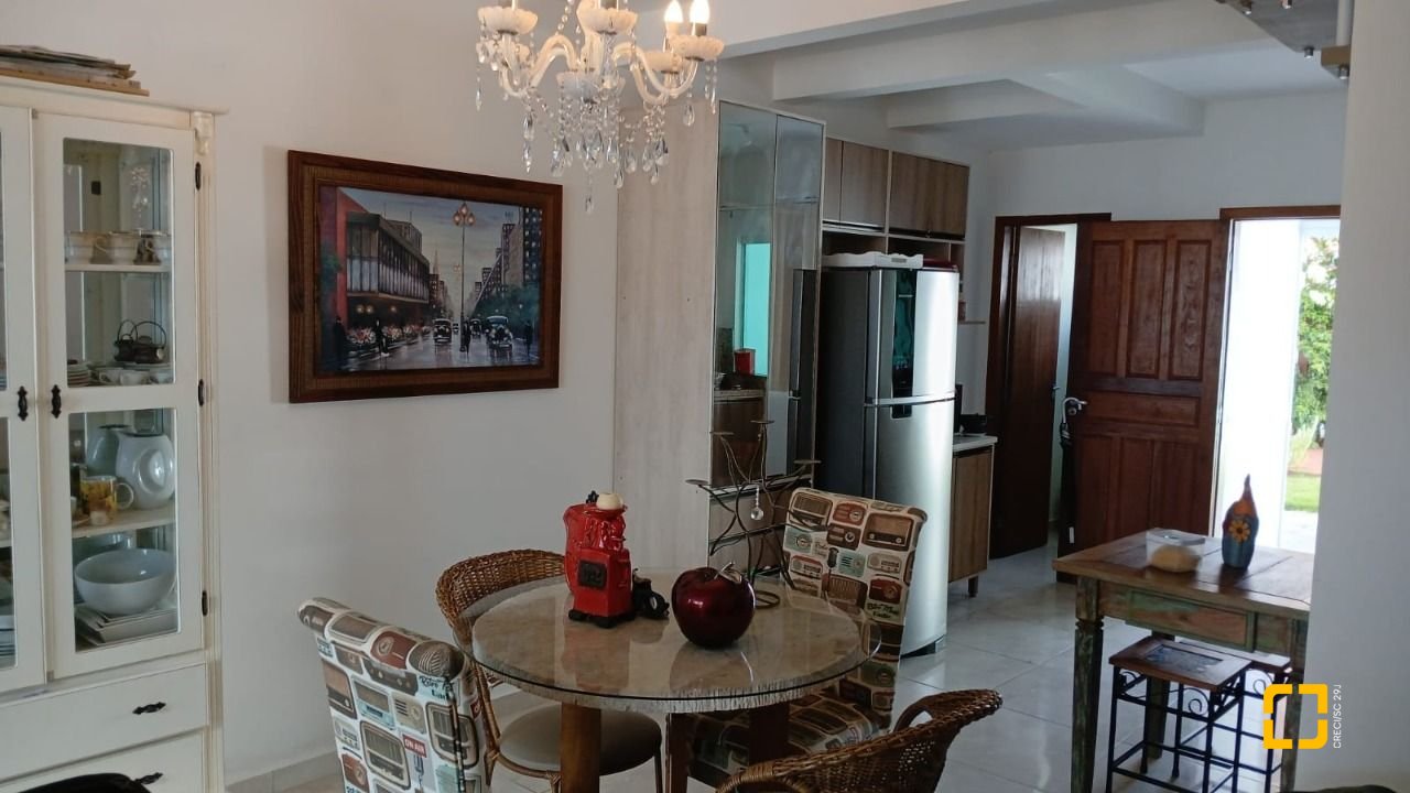 Casa com 91m², 4 quartos (sendo 2 suítes), 2 garagens, no bairro Ingleses em Florianópolis