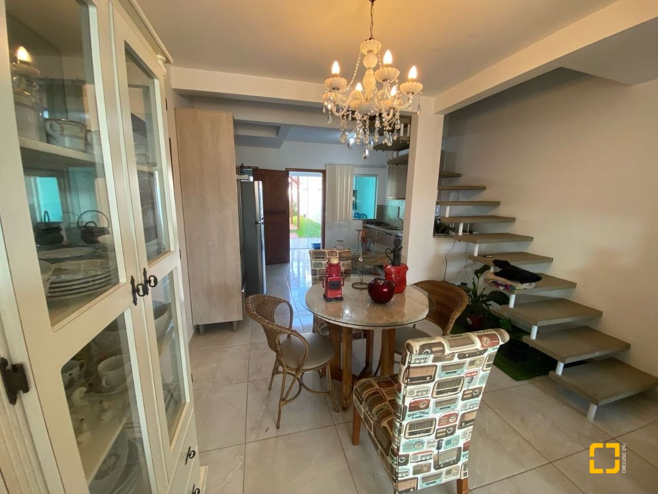 Casa com 91m², 4 quartos (sendo 2 suítes), 2 garagens, no bairro Ingleses em Florianópolis