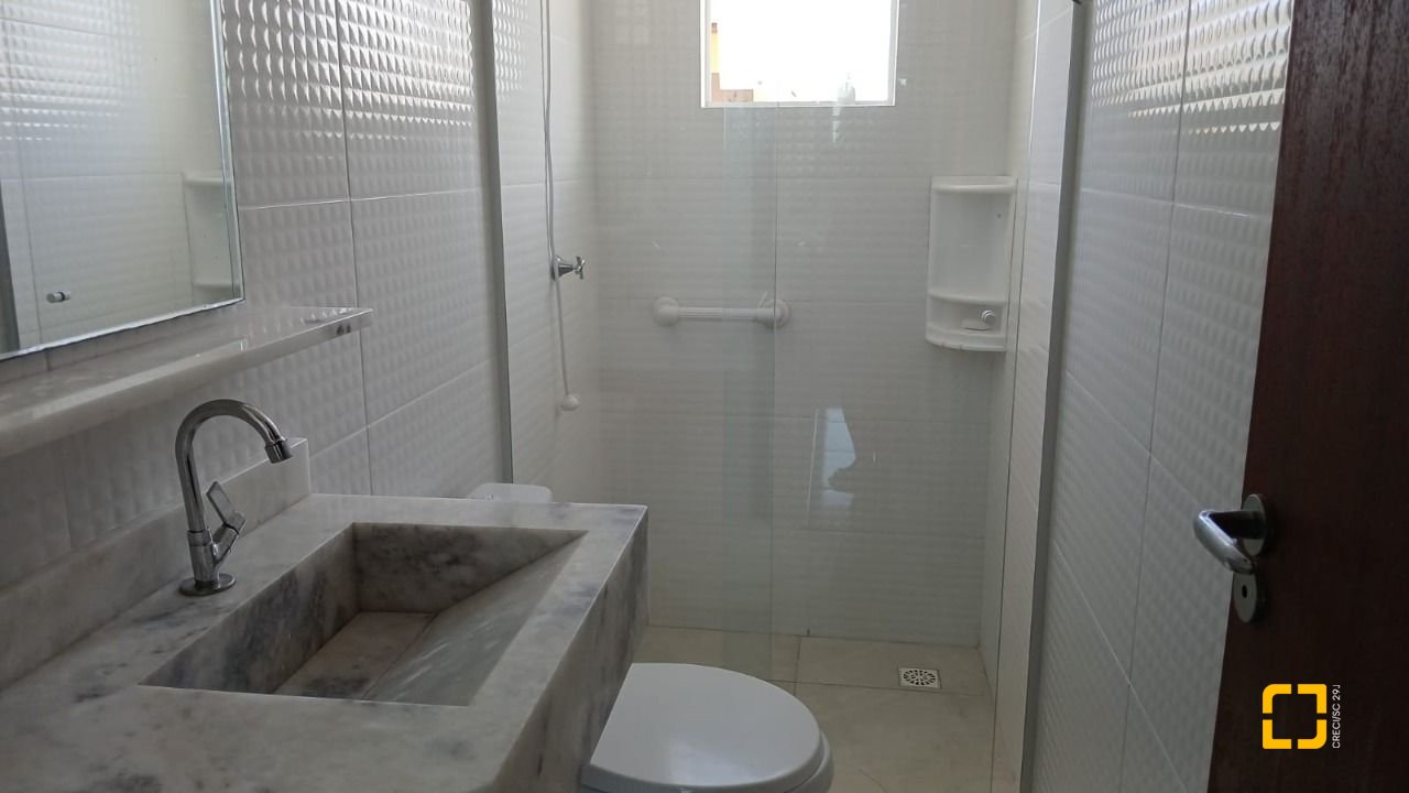 Casa com 91m², 4 quartos (sendo 2 suítes), 2 garagens, no bairro Ingleses em Florianópolis