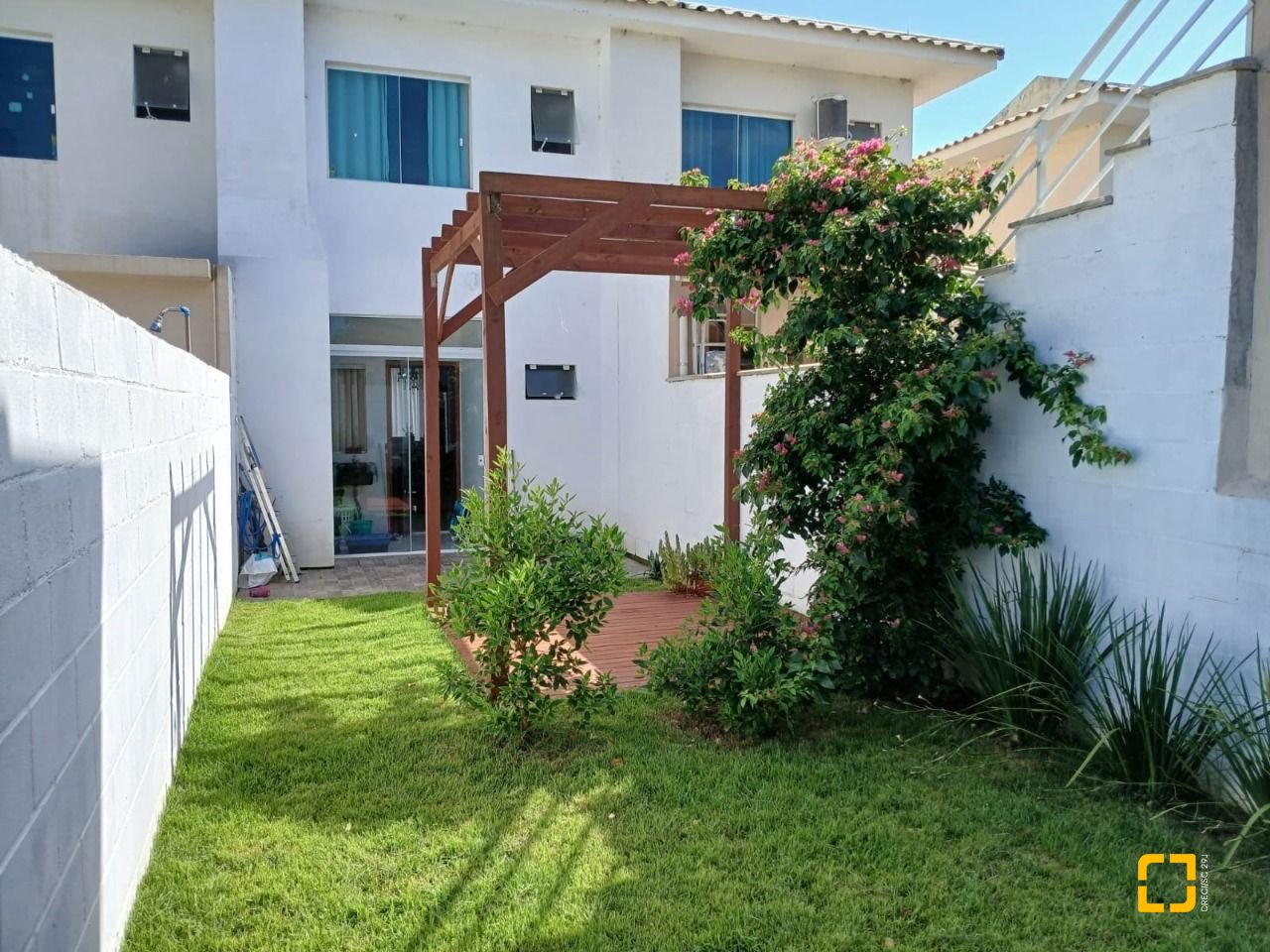 Casa com 91m², 4 quartos (sendo 2 suítes), 2 garagens, no bairro Ingleses em Florianópolis