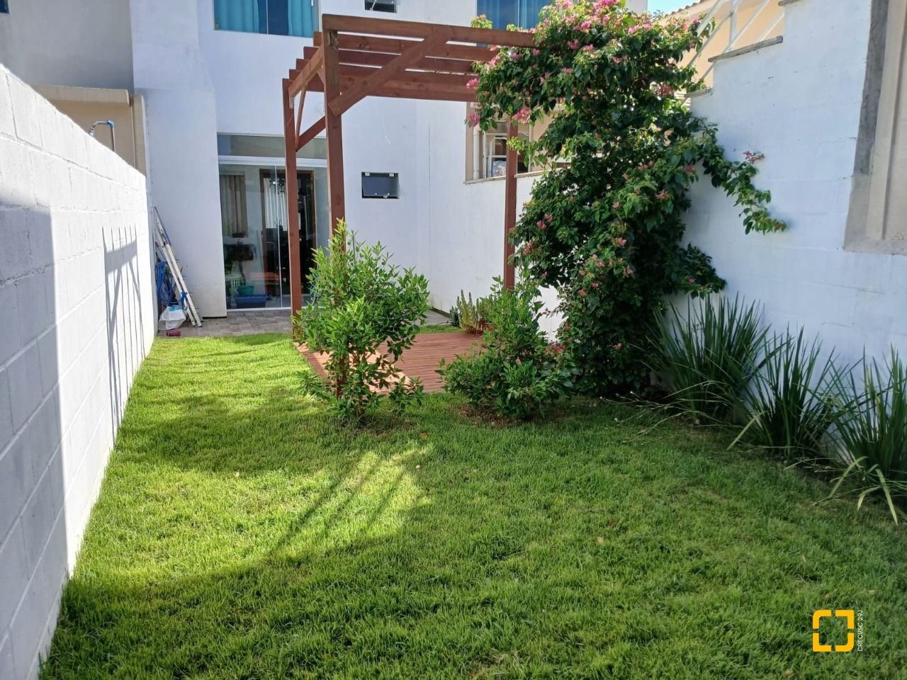 Casa com 91m², 4 quartos (sendo 2 suítes), 2 garagens, no bairro Ingleses em Florianópolis