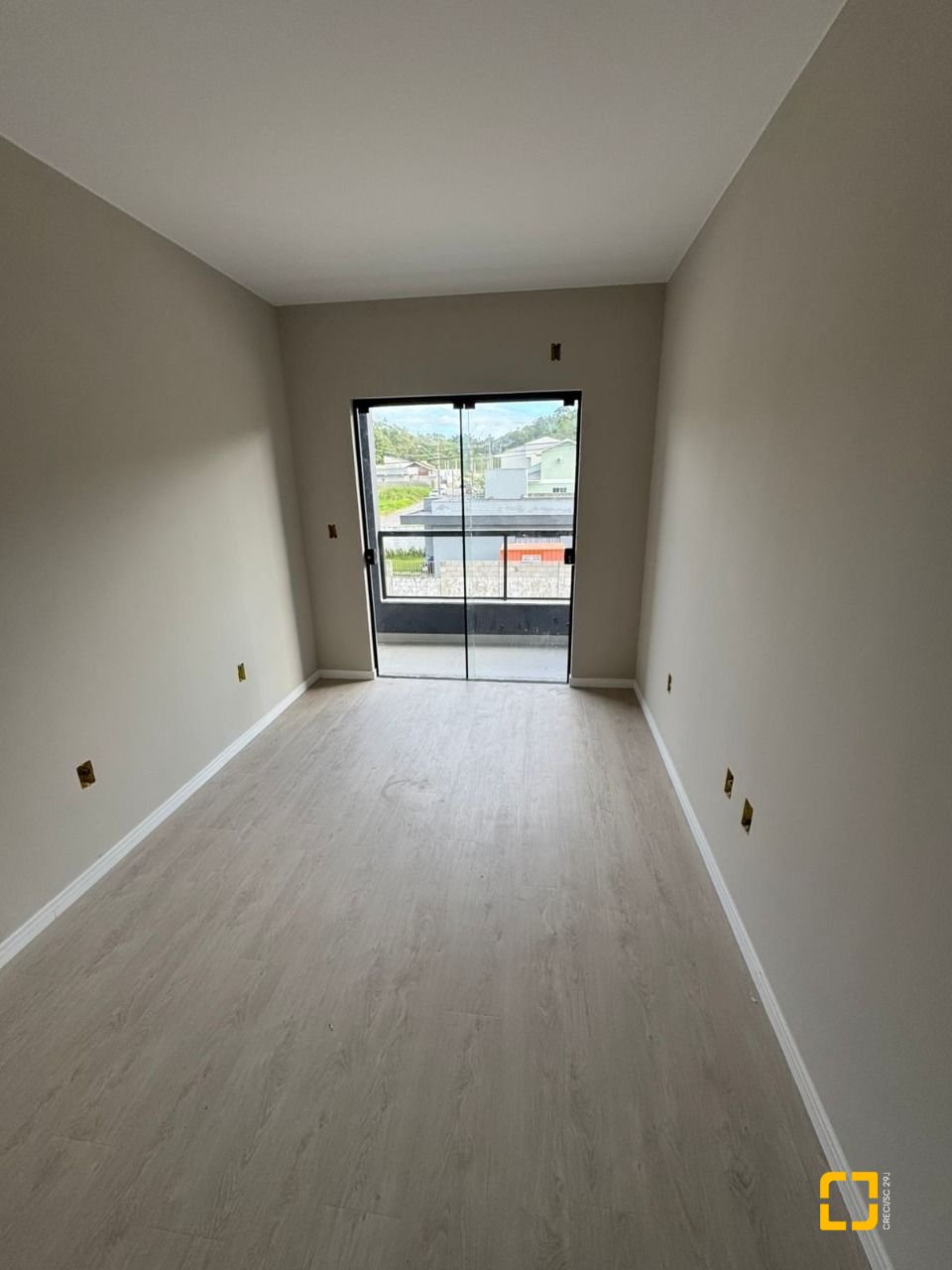 Casa com 86m², 3 quartos (sendo 1 suíte), 2 garagens, no bairro Sertão do Maruim em São José