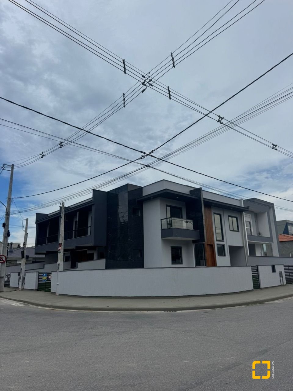 Casa com 86m², 3 quartos (sendo 1 suíte), 2 garagens, no bairro Sertão do Maruim em São José