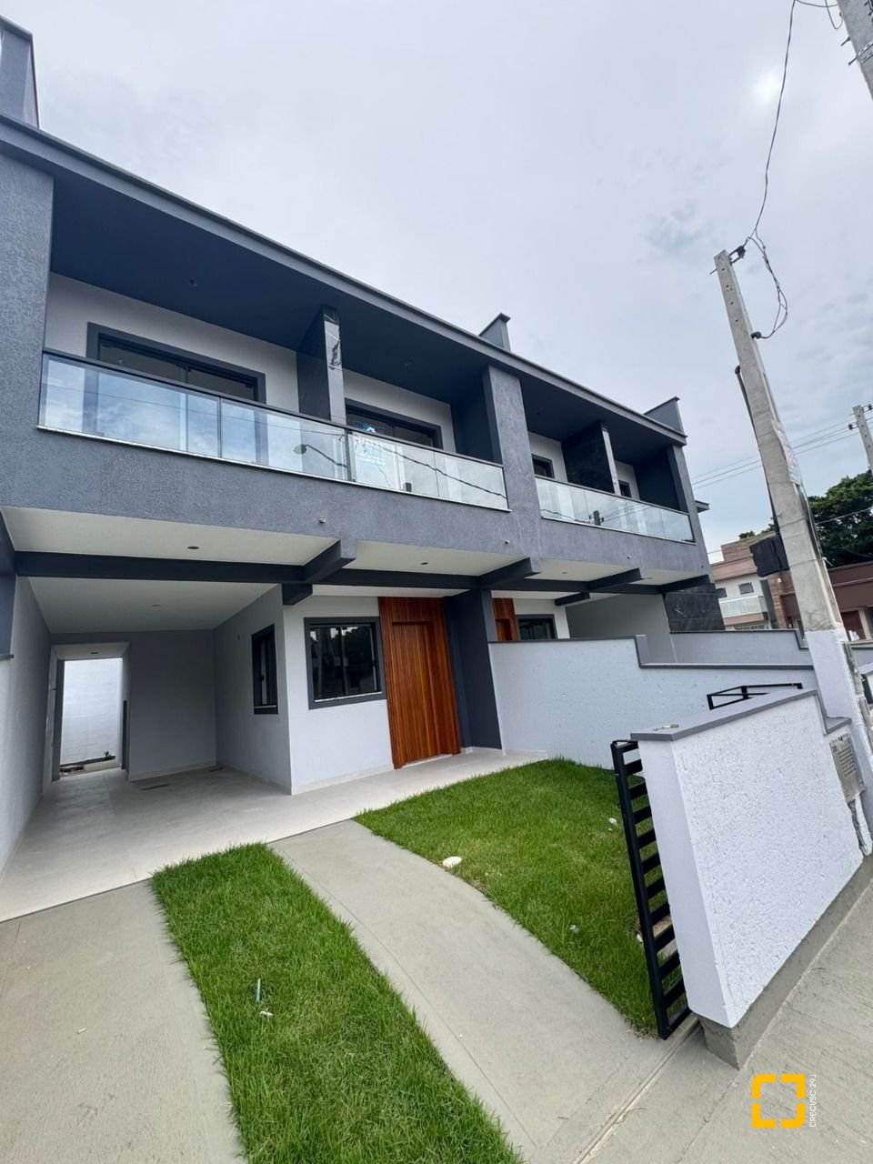 Casa com 86m², 3 quartos (sendo 1 suíte), 2 garagens, no bairro Sertão do Maruim em São José
